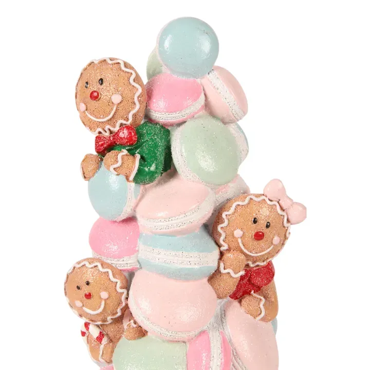 Weihnachtliche Tortenfigur 27 cm mit Makronen und Lebkuchenfiguren