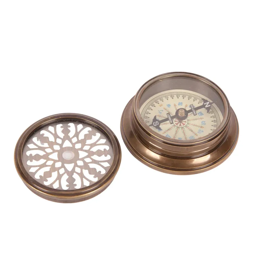 Dekorativer Kompass aus Messing, 8 cm, Gold Runder Messingkompass mit zweifarbiger Antik-Optik und abnehmbarem Deckel