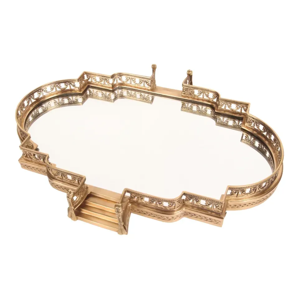 Handgefertigtes Serviertablett aus Messing und Spiegelglas, 57 cm Goldfarbenes Serviertablett mit verspiegelter Fläche und handgefertigtem Messingrand