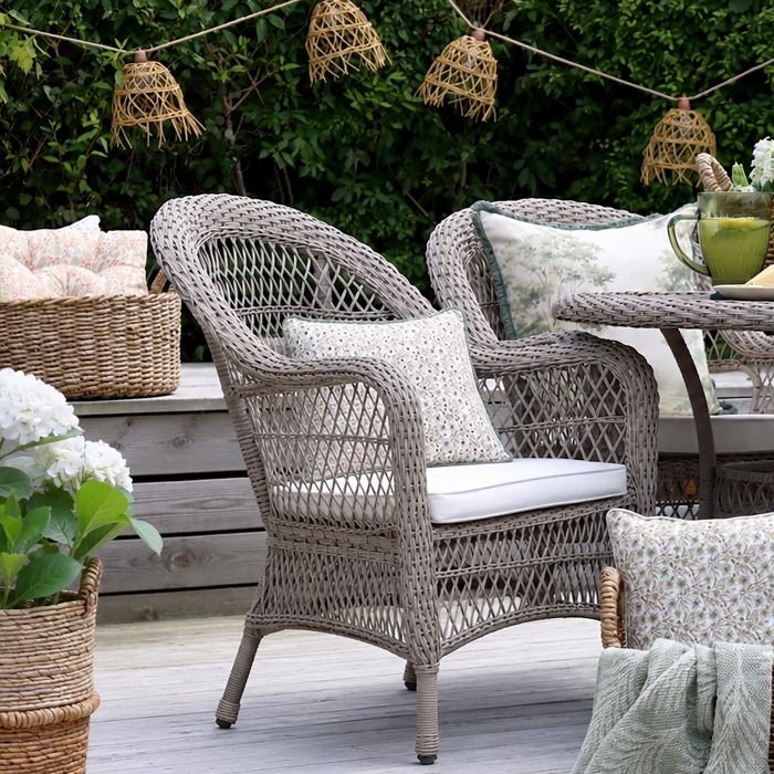 2er-Set geflochtene Riviera Esstischstühle mit Kissen, natur