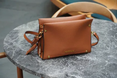 Vienna Crossbody, Cognac