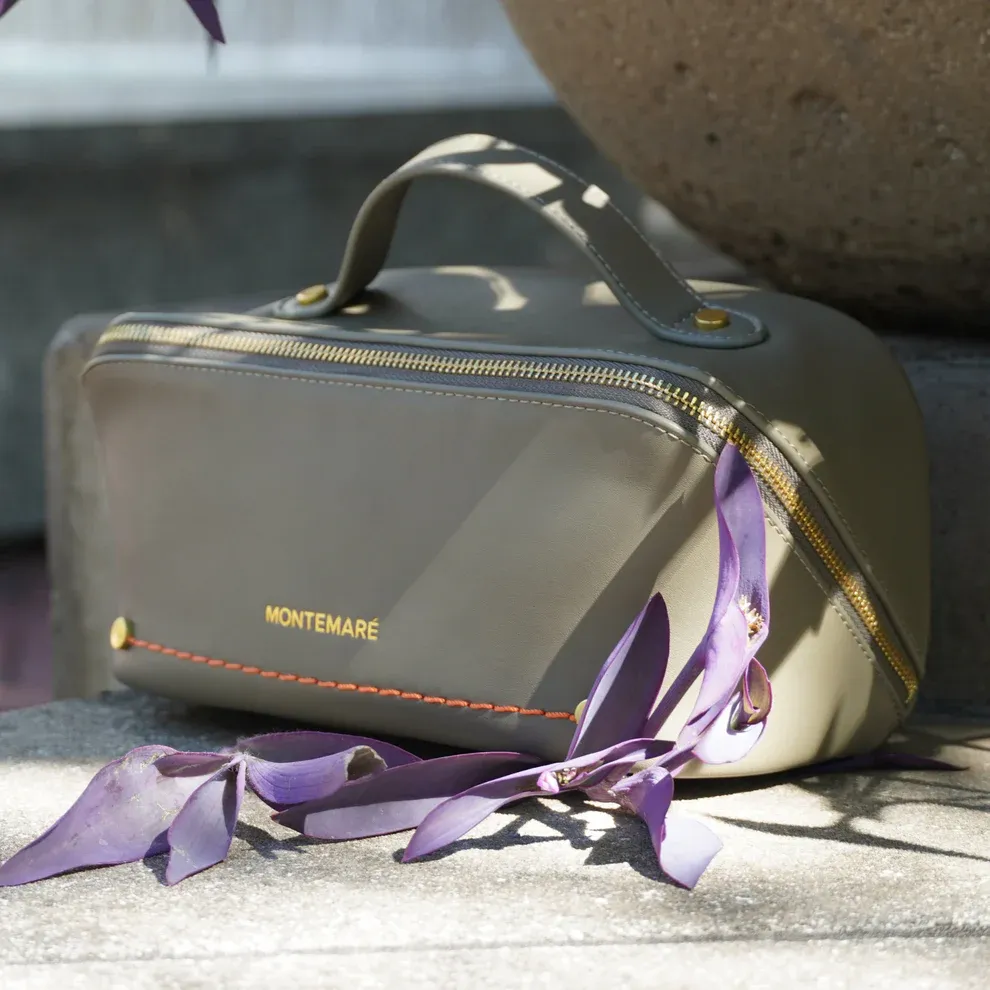 Roma Foldout Toiletry Case, Olive