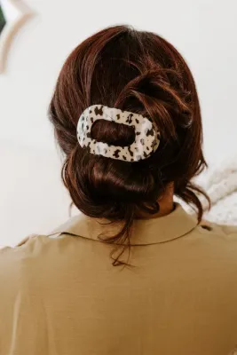 Medium Flat Round Hair Clip, Blonde Tortoise