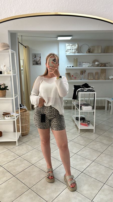 Leo Shorts