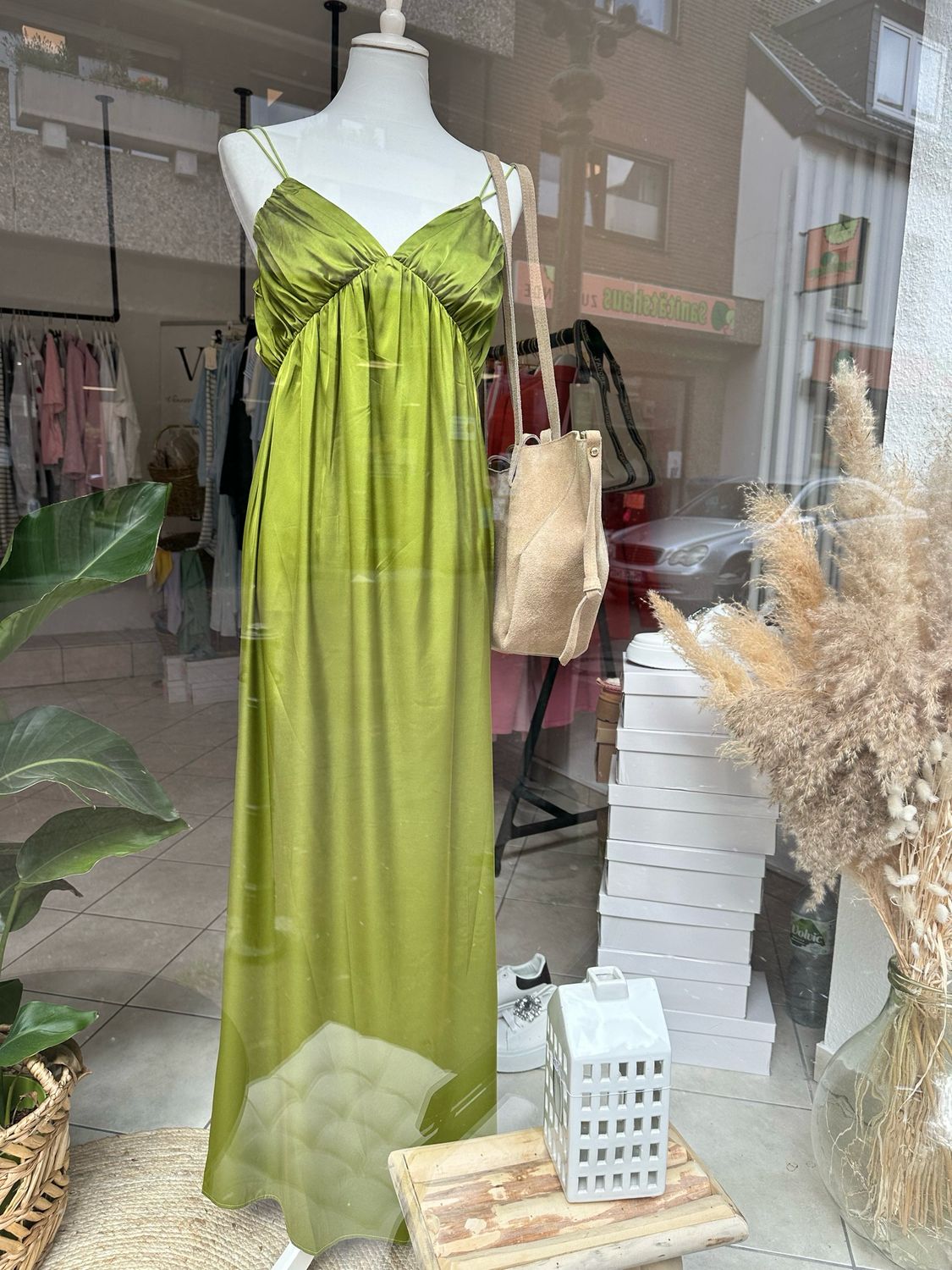 Satin Kleid