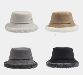 Suddette and faux fur hat