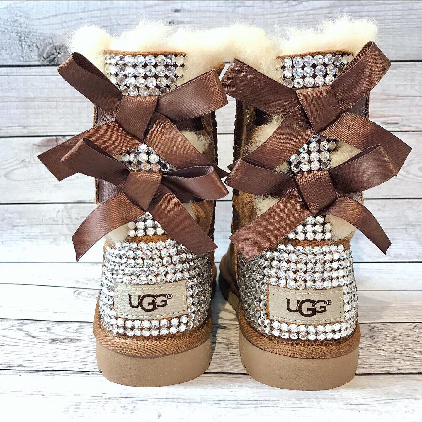 UGG Bailey Bow II Bling Back (Chestnut)