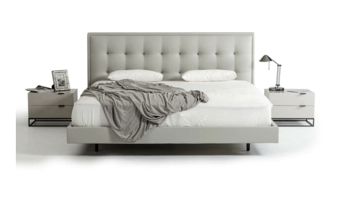 BUTTON TUFTED QUEEN BED