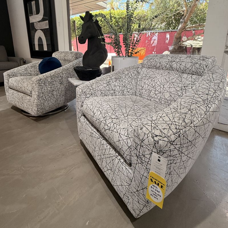 BOLO SWIVEL LOUNGE CHAIR