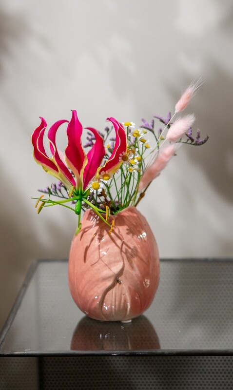 Tulpvaasje met verse bloemen (Anna)
