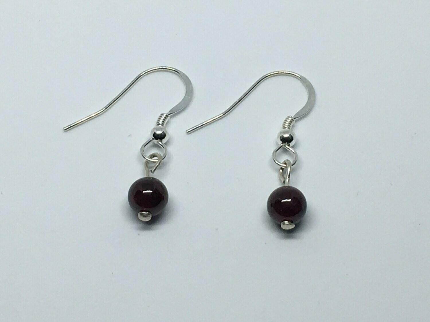 Boucles d'oreilles pendantes argent et pierre grenat