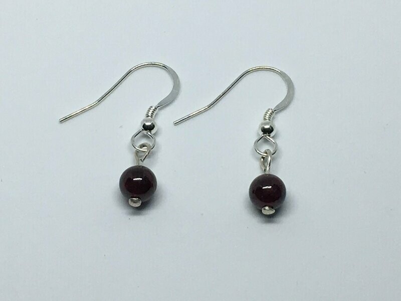 Boucles d'oreilles pendantes argent et pierre grenat