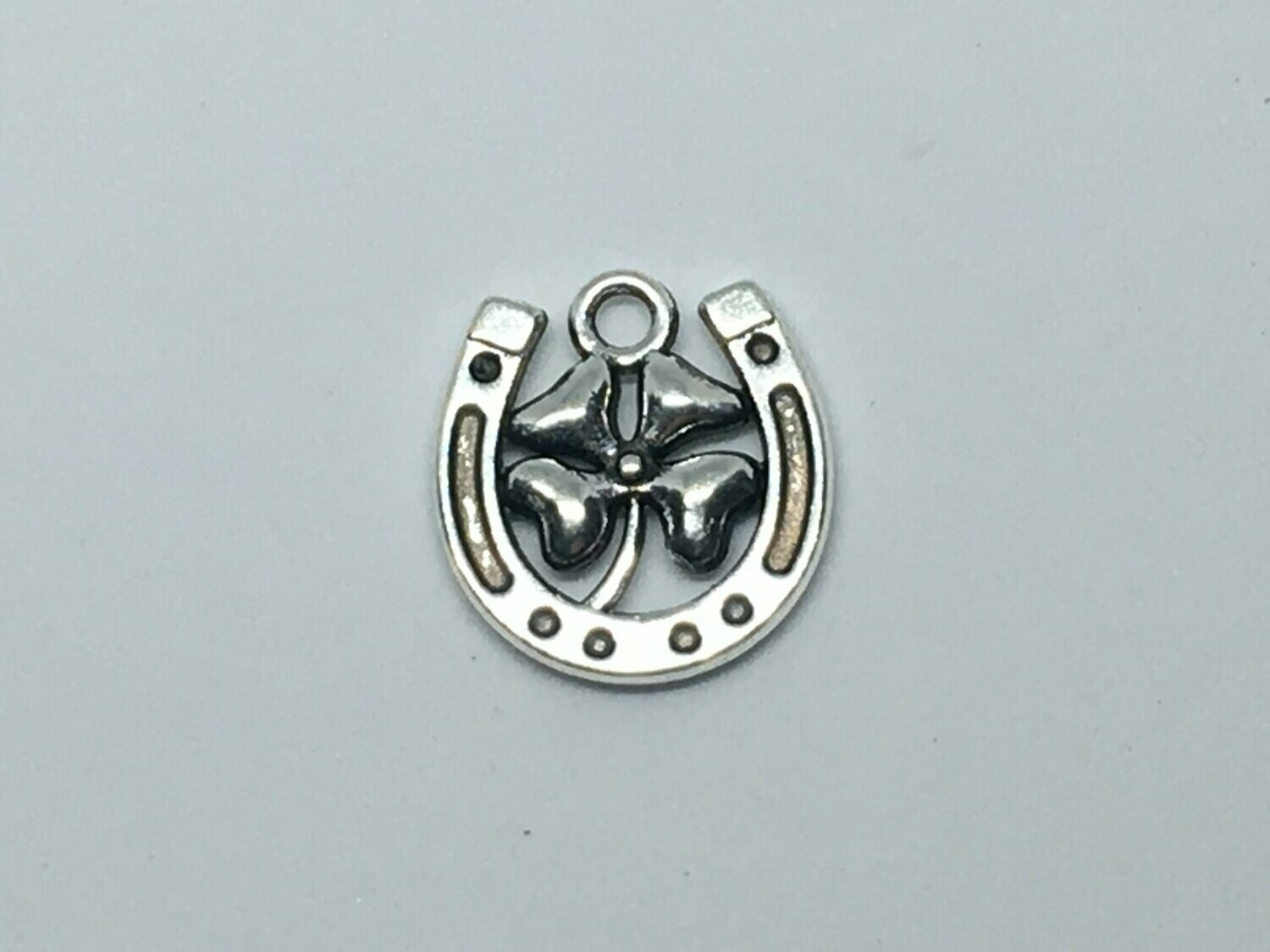 Pendentif  Chanceux, Fer à cheval et Trèfle à 4 feuilles