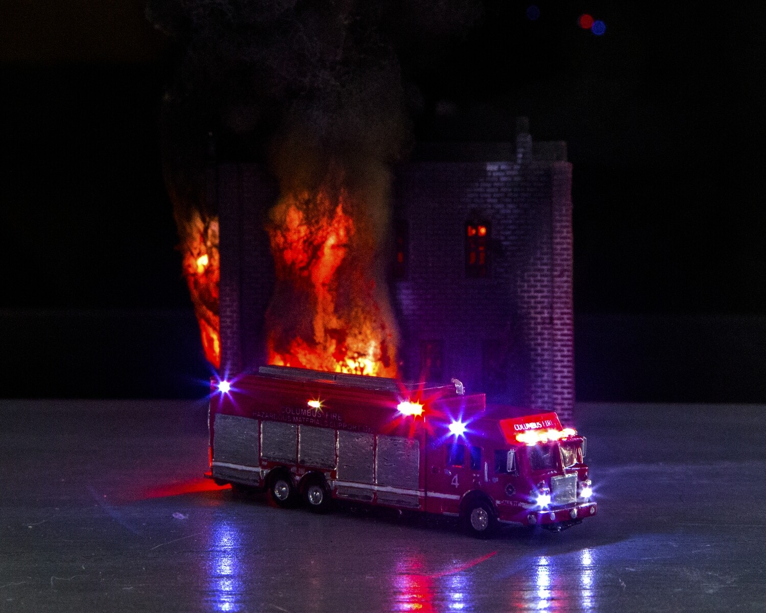 1034 N Scale Hazmat Truck