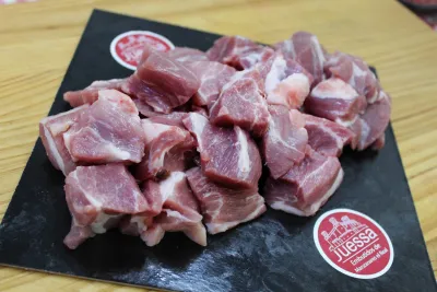 Aguja de Cerdo (Picada o guisada) Aguja de Cerdo (Picada o guisada)