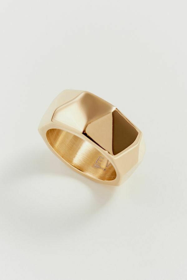 Amy Ring 