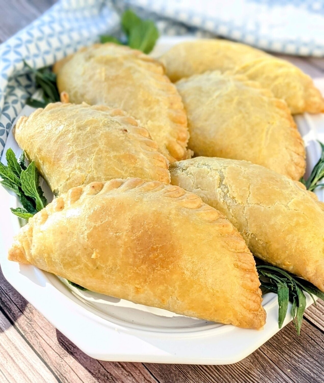 3 pack Italian sausage, spinach, and tomato Hand Pie (frozen)