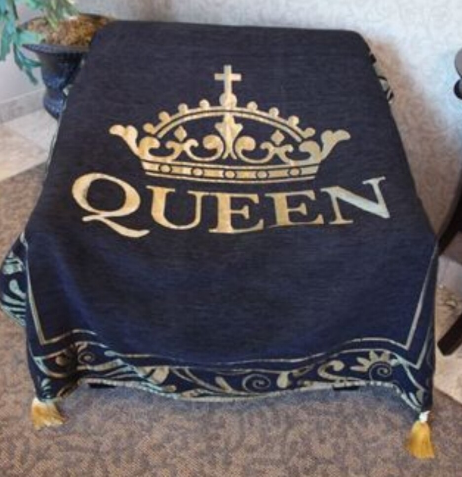 Queen Tapestry Throw