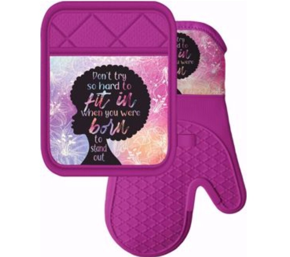 Born to Stand Out Oven Mitt and Pot Holder Set