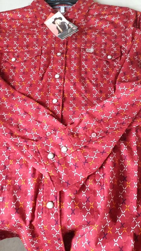 WOMEN'S SOLID BUTTON-UP SHIRT