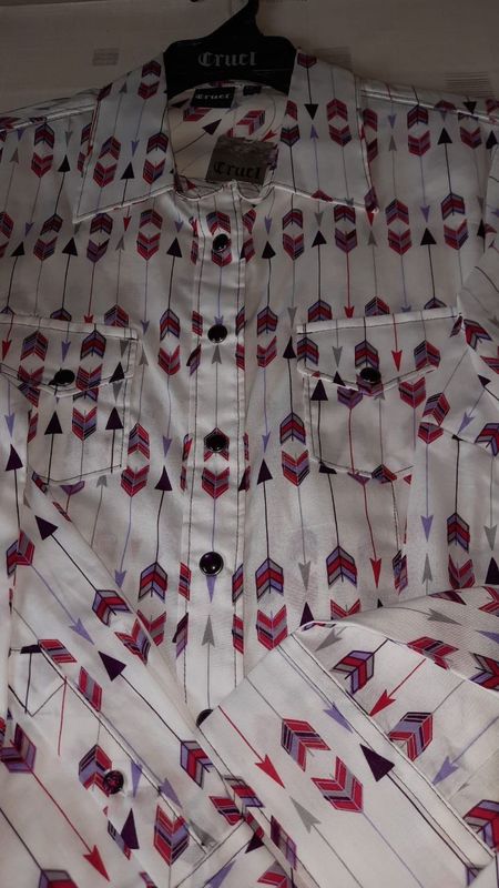WOMEN'S SOLID BUTTON-UP SHIRT