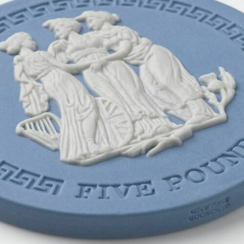 2018 Tristan Da Cunha Wedgwood Jasperware Three Graces £5 Coin Box Coa