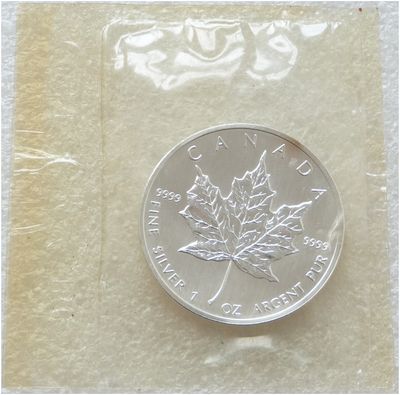 2002 Canada Maple Leaf $5 Silver 1oz Coin Sealed 2002 Canada Maple Leaf $5 Silver 1oz Coin Sealed