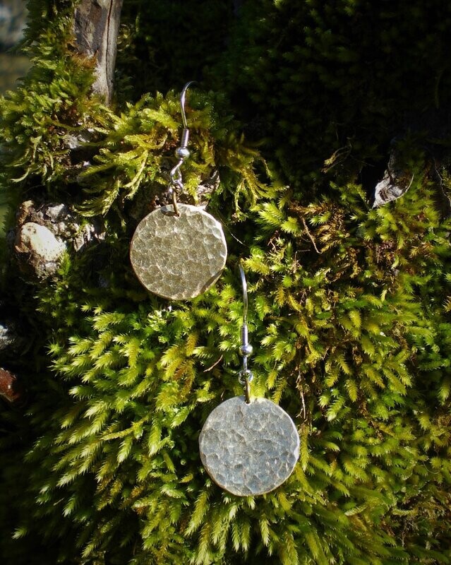 Boucles d'oreilles "style antique" en laiton martelé