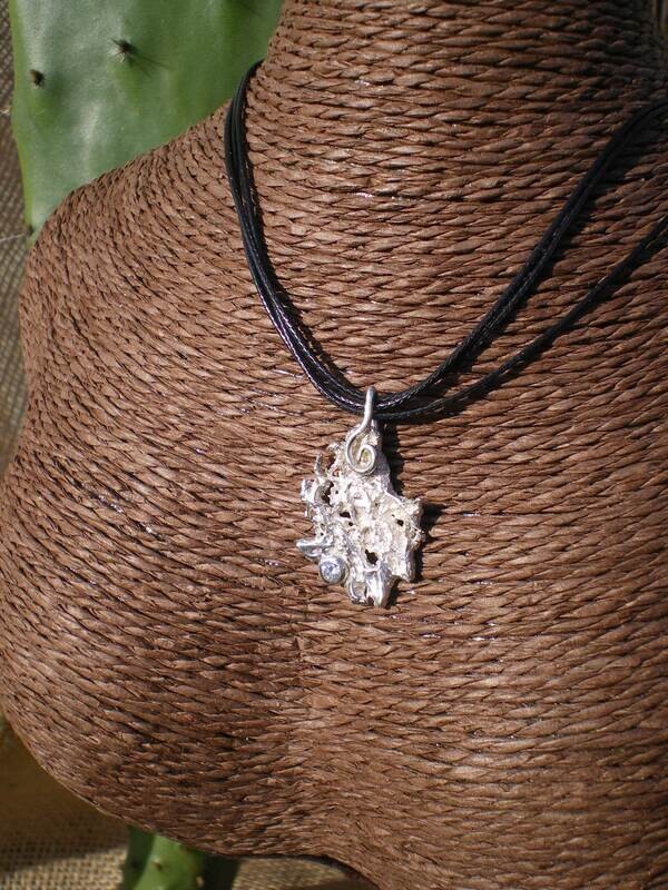 Petit pendentif "fibre de cactus" en argent massif et zirconia