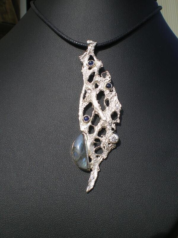 Pendentif "songe d'une nuit de printemps"