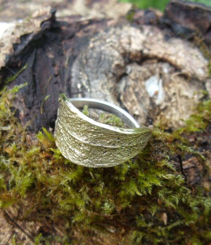 Bague "petite feuille de sauge" en laiton massif sur argent