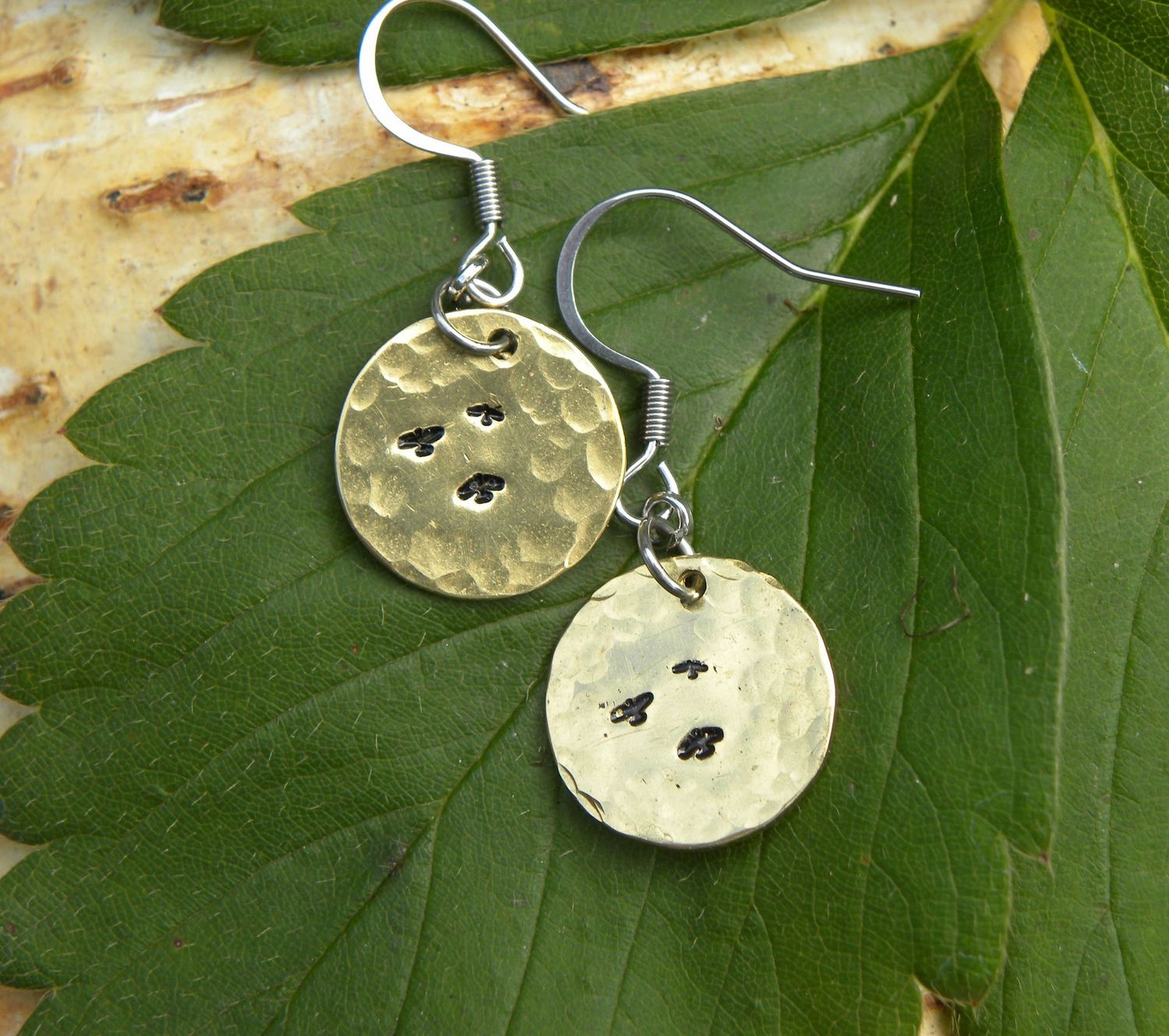 Boucles d'oreilles en laiton martelé, petits oiseaux
