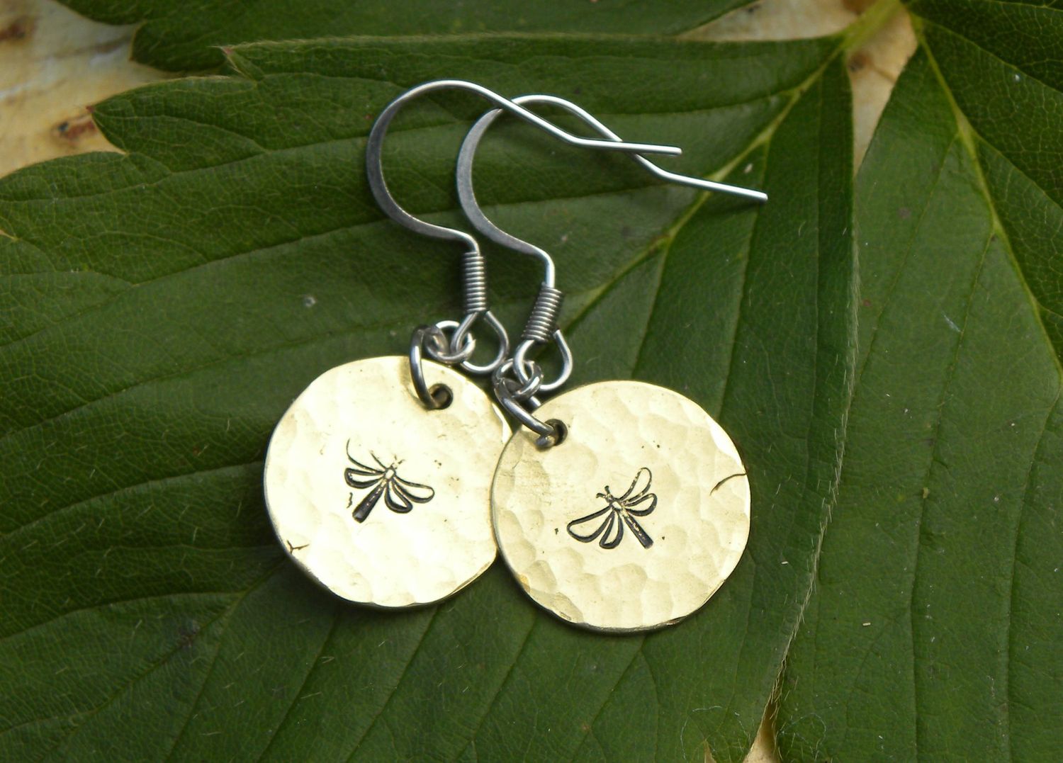 Boucles d'oreilles en laiton martelé, libellules