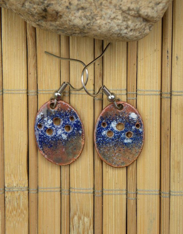 Boucles d'oreilles en cuivre émaillé "aquatique" (bleu/ blanc/ transparent)