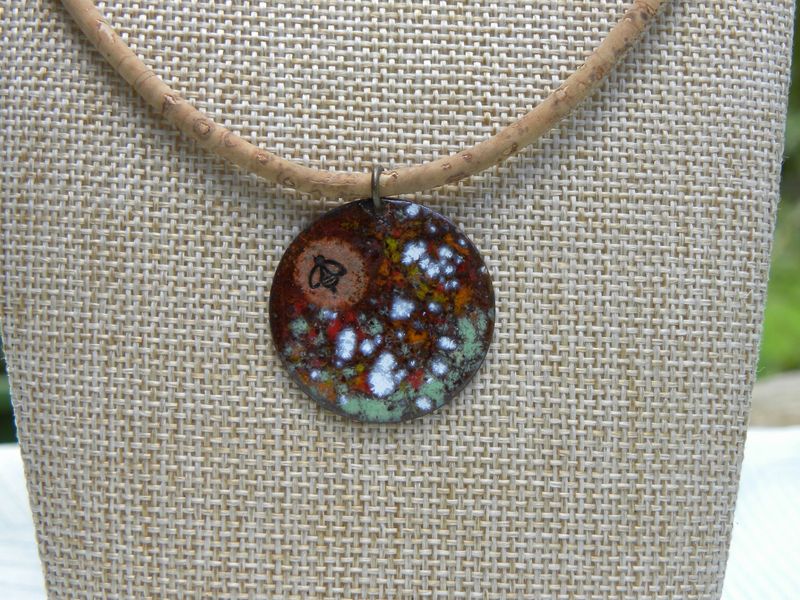 Pendentif "abeille" en cuivre émaillé