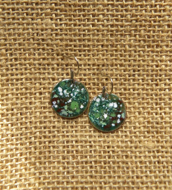 Boucles d'oreilles en cuivre émaillé tons verts foncé