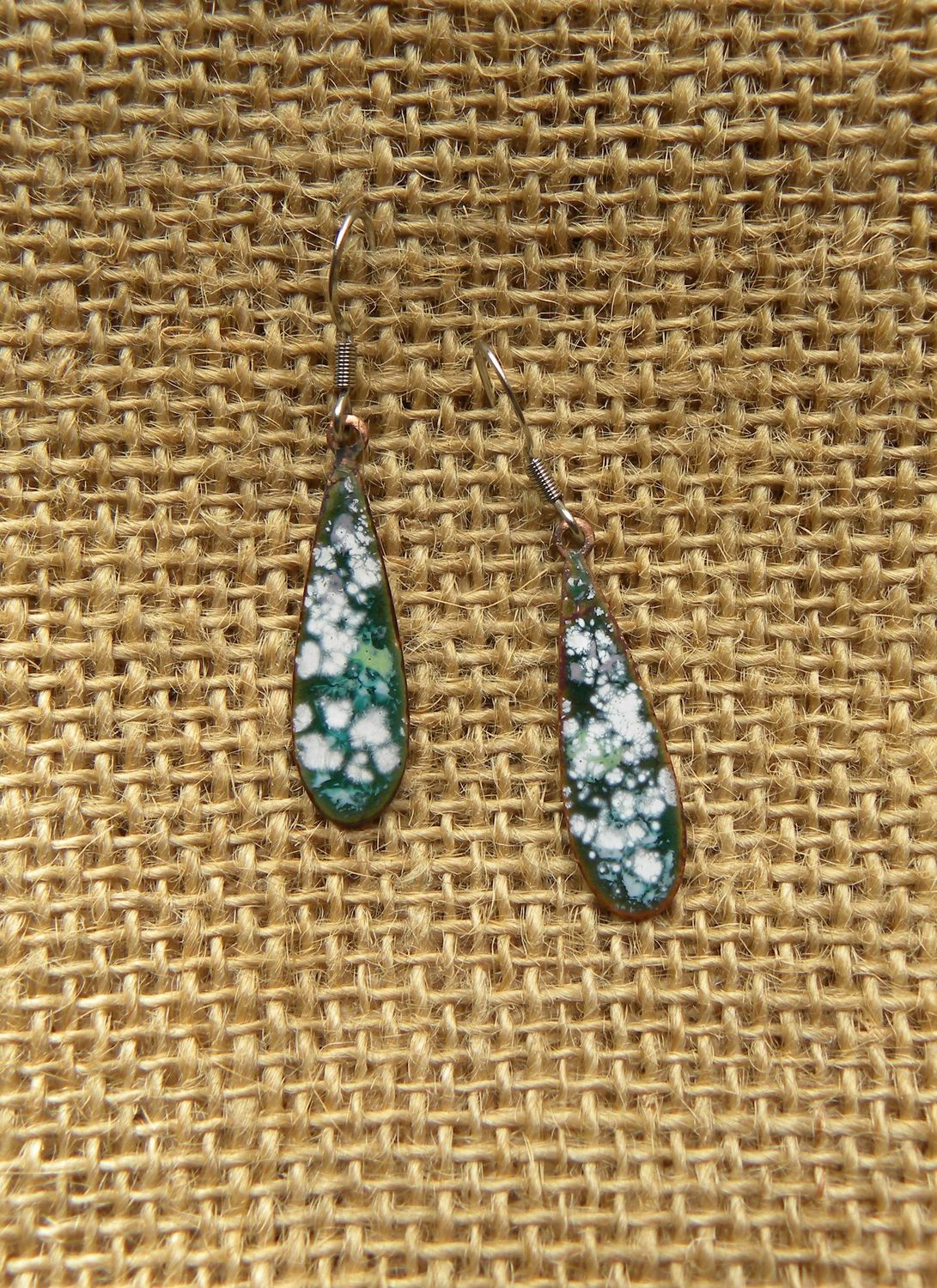 Boucles d'oreilles en cuivre émaillé vert bronze/ multicolore