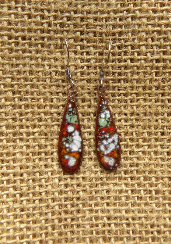 Boucles d'oreilles en cuivre émaillé marron / multicolore Boucles d'oreilles en cuivre émaillé marron / multicolore