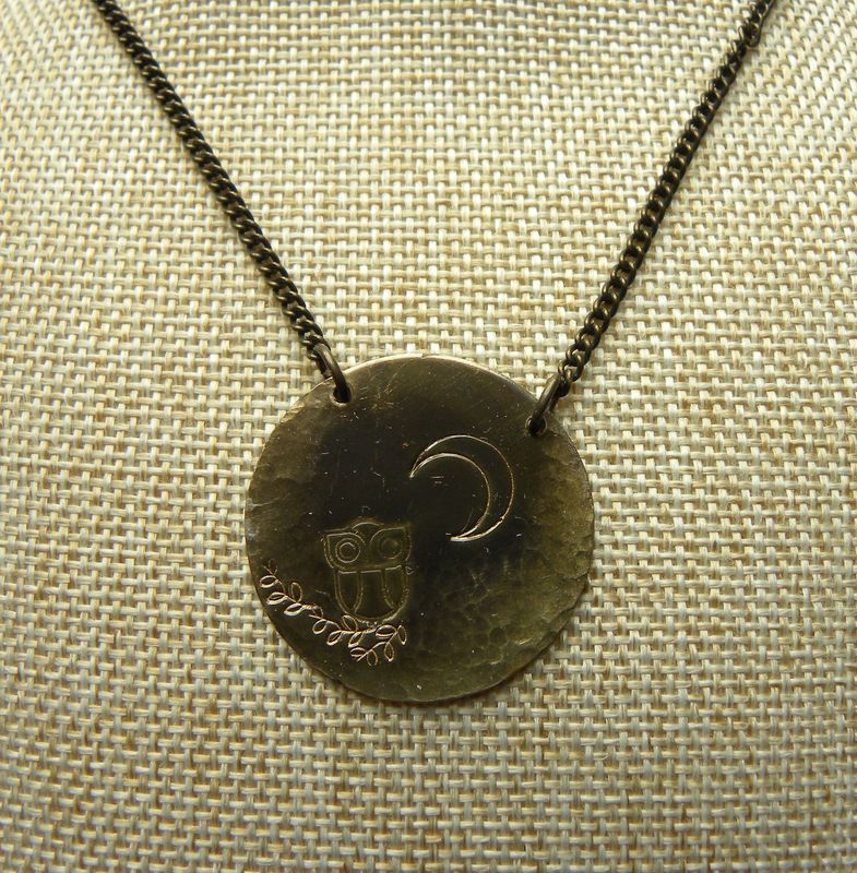 Pendentif en laiton patiné vieilli hibou