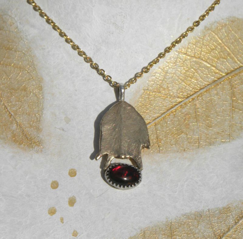 Cactus de noël et opale noire d'Ethiopie naturelle.