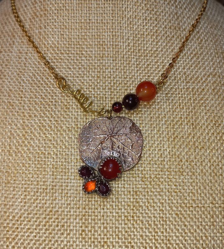 Feuille de capucine, cornalines et grenats Feuille de capucine, cornalines et grenats