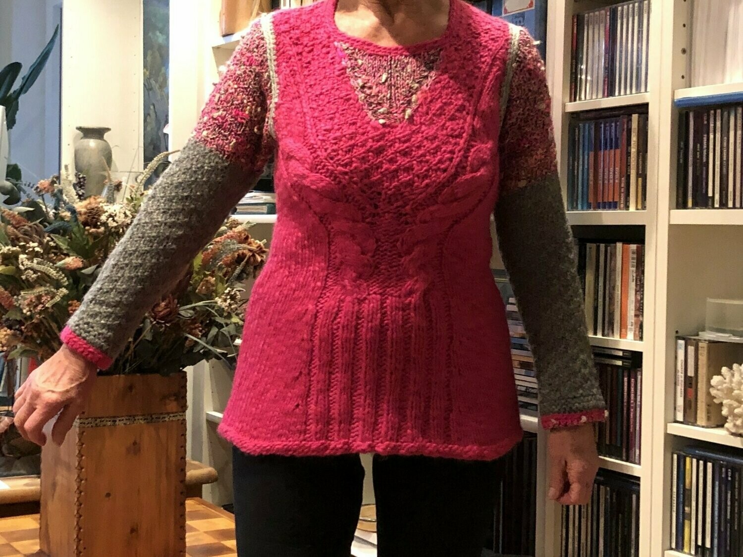 Longpulli aus Schurwolle, Zopfmuster mit farbigen Einsätzen