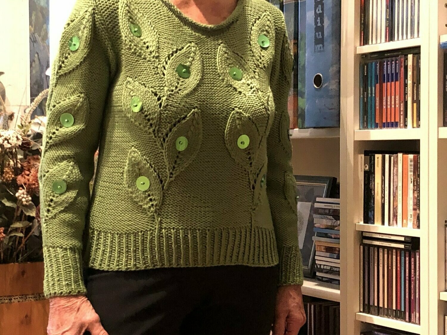 Pullover aus Schurwolle, Ajour Blattmuster mit Pailletten