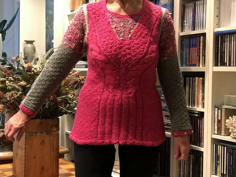 Longpulli aus Schurwolle, Zopfmuster mit farbigen Einsätzen