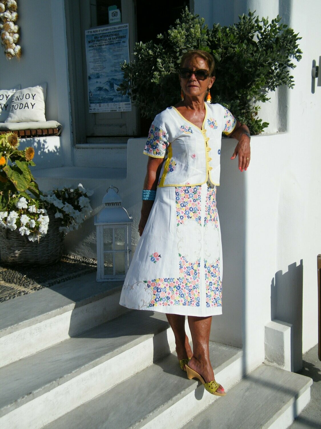 besticktes Leinenkleid