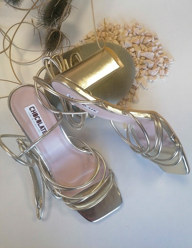 SANDALIAS TIRAS DORADO
