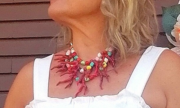 COLLAR CORALES  PIEDRAS MULTICOLOR