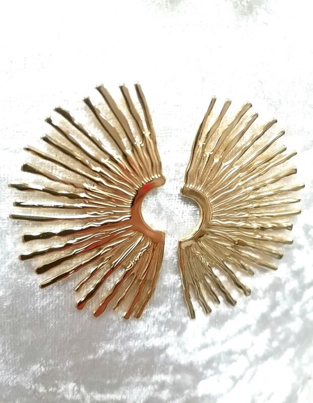 PENDIENTES MEDIA LUNA ACERO DORADO
