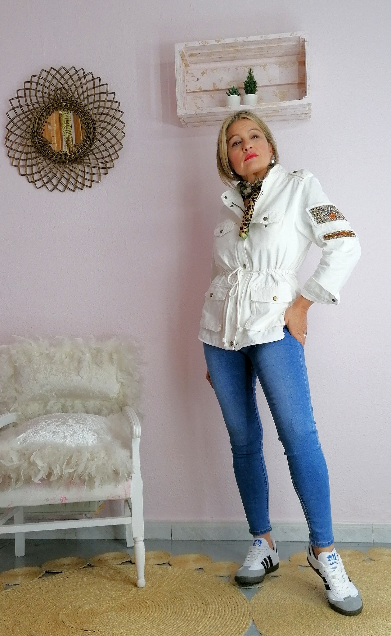 PARKA FLUÍDA BLANCA DETALLES PEDRERIA