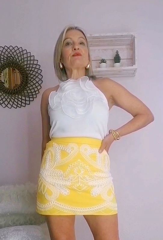 TOP HALTER FLOR BLANCO
